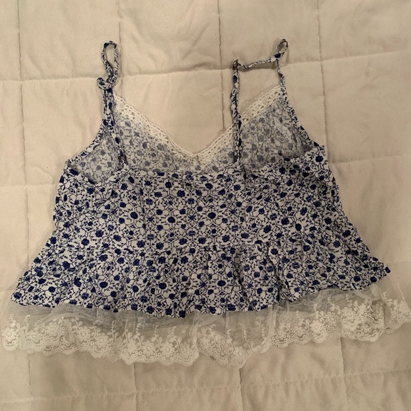 Flowy Floral Crop Tank - Picture 4 of 4